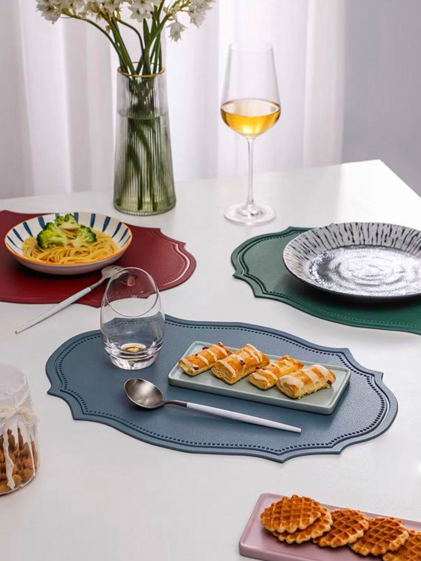 Leatherwork Desk - Deri Placemat Ins Tarzı Yemek Masası